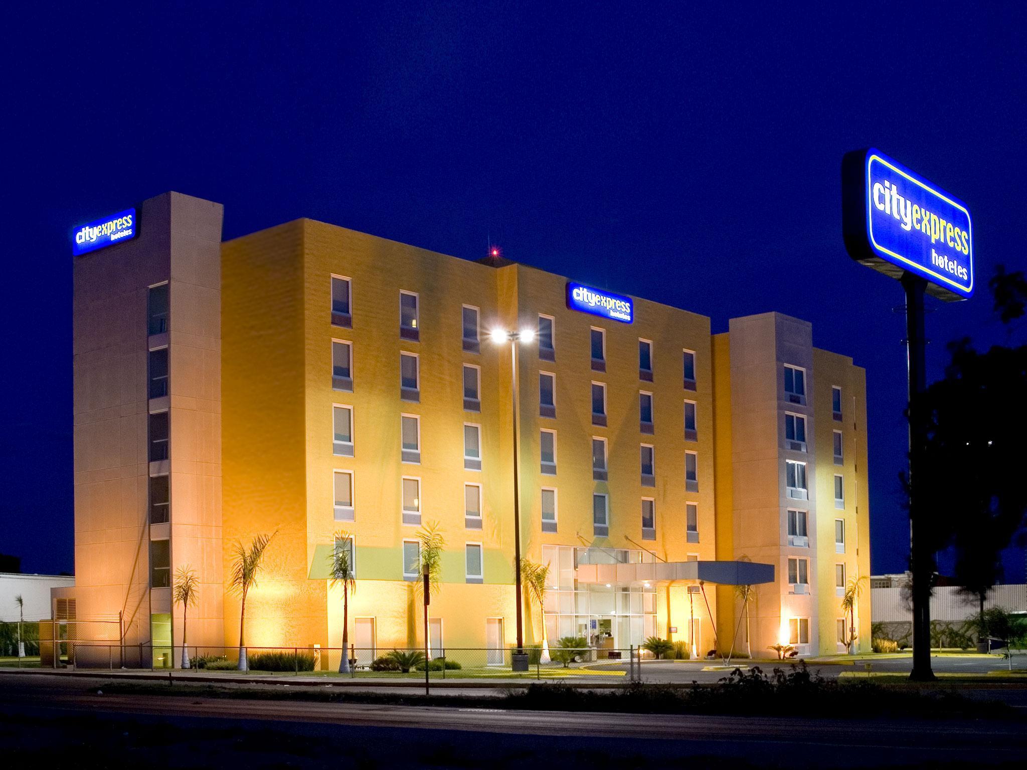 City Express By Marriott Celaya Parque Dış mekan fotoğraf