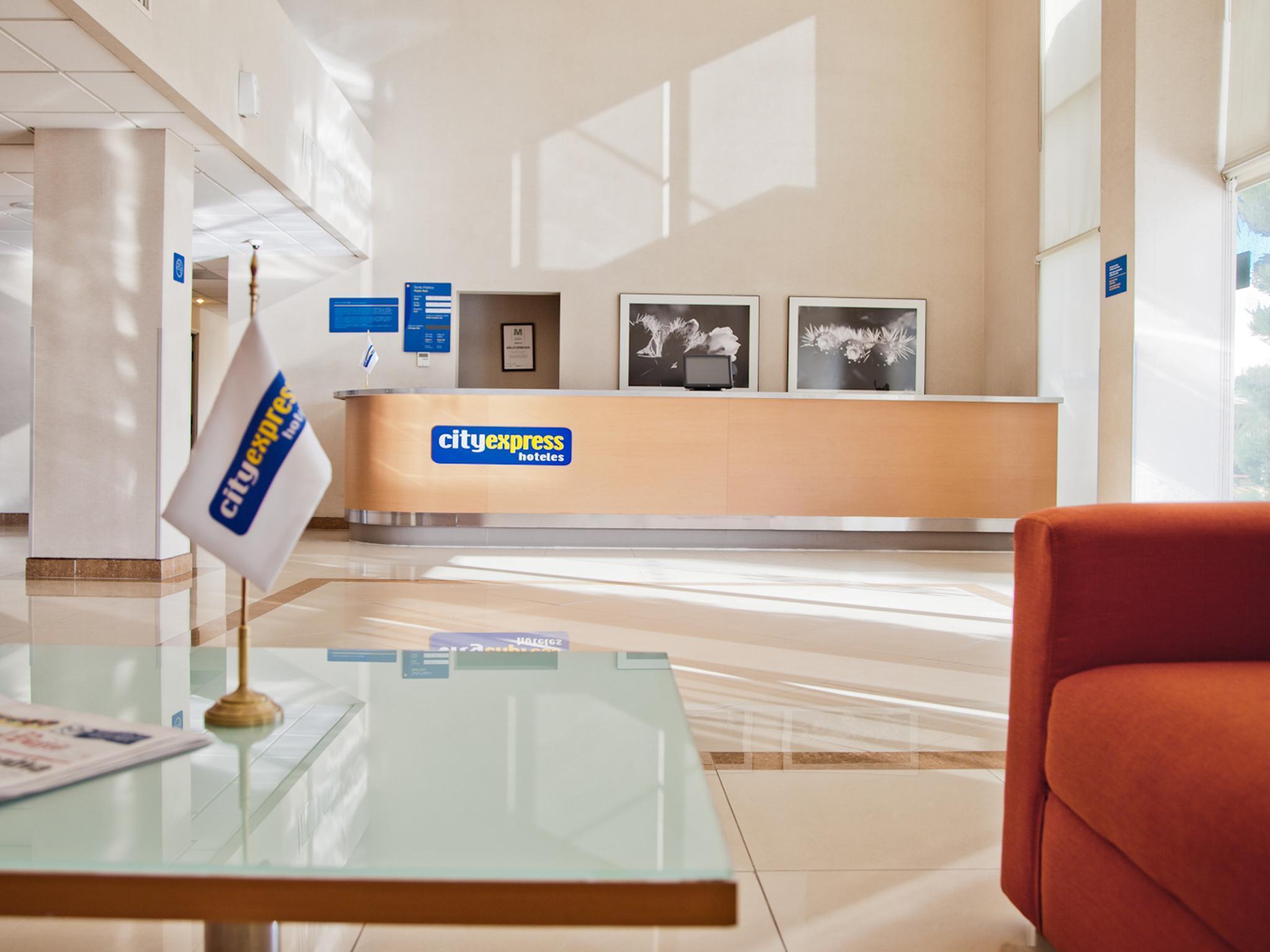 City Express By Marriott Celaya Parque Dış mekan fotoğraf