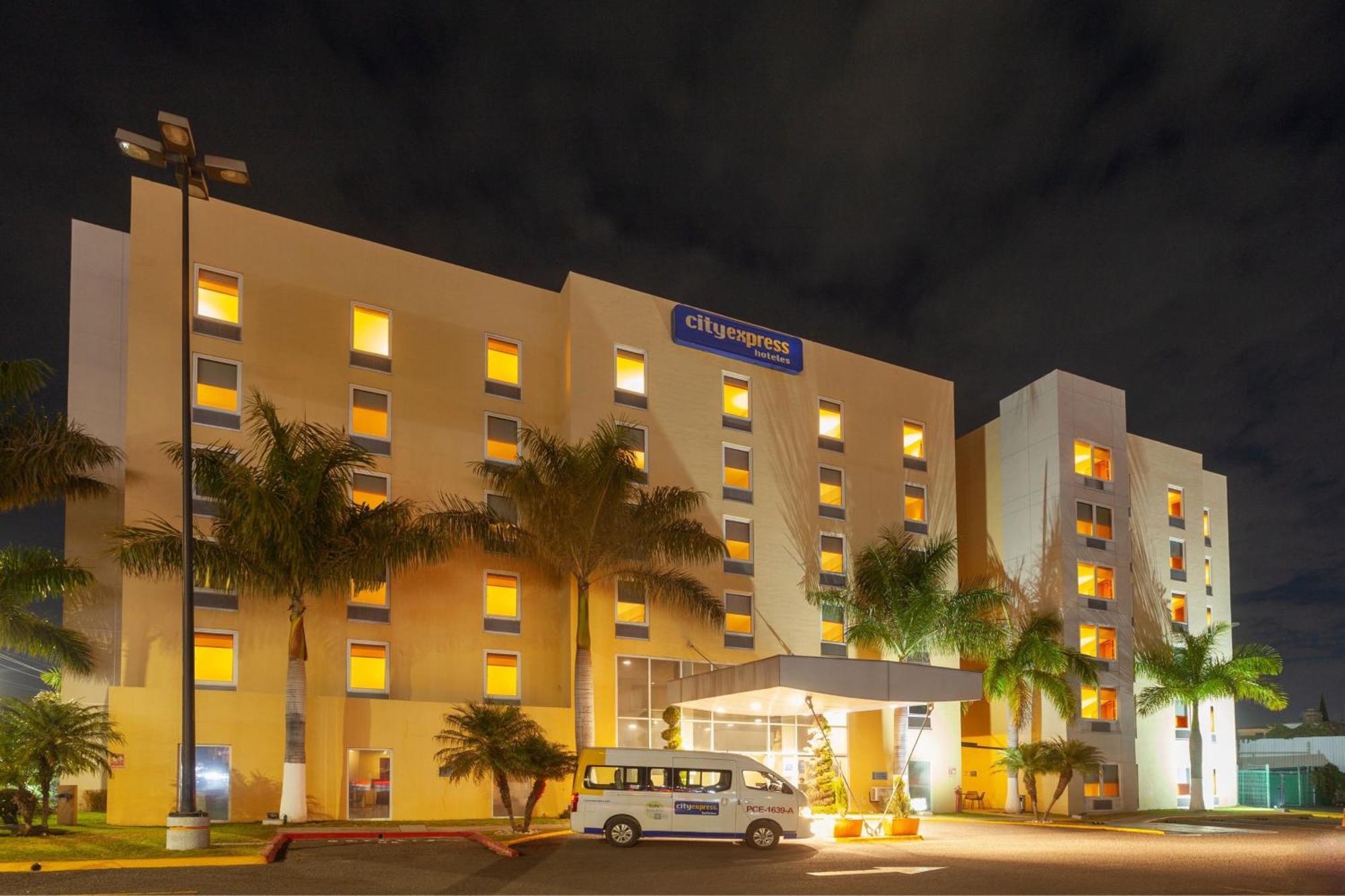 City Express By Marriott Celaya Parque Dış mekan fotoğraf