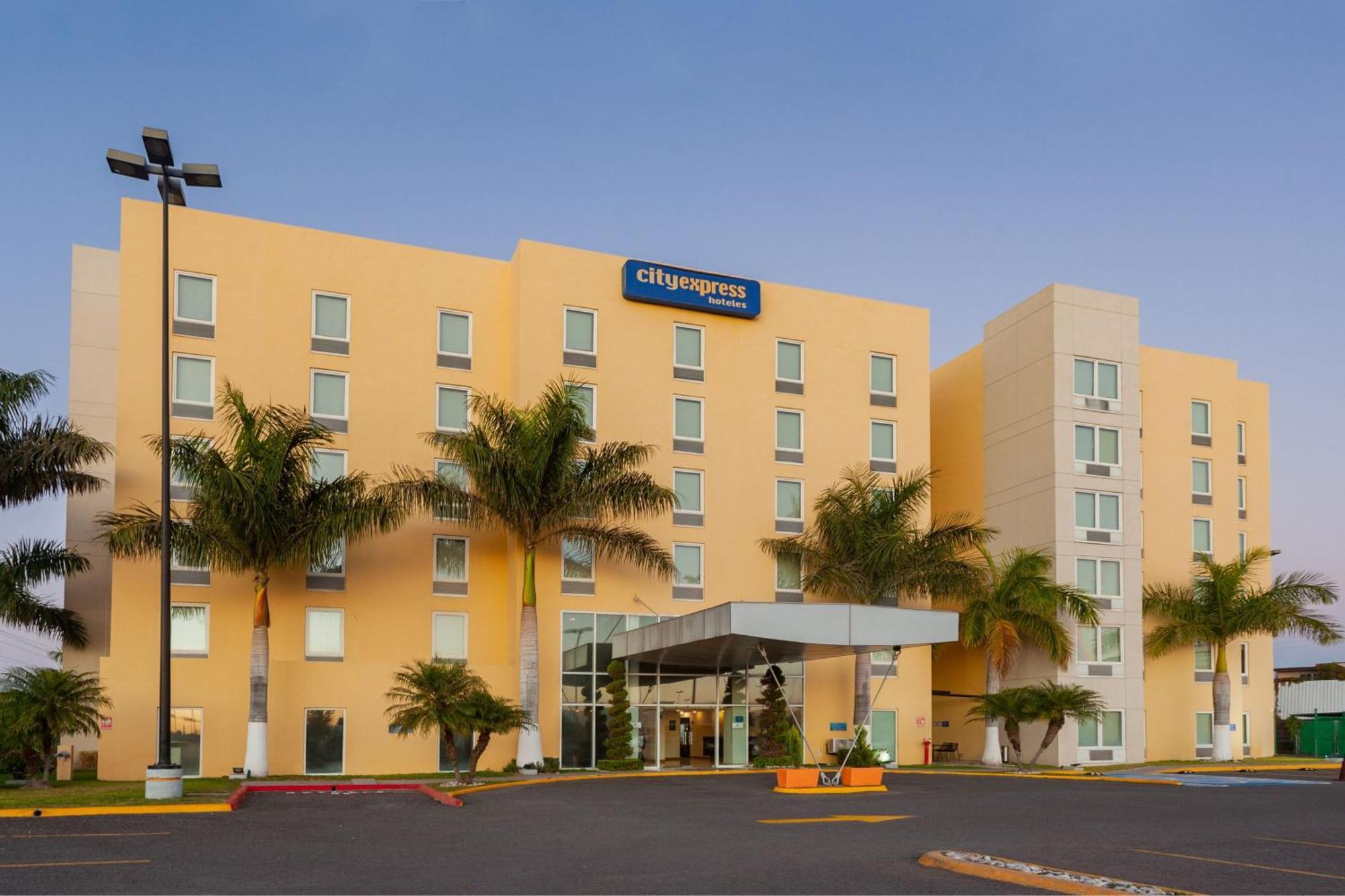 City Express By Marriott Celaya Parque Dış mekan fotoğraf